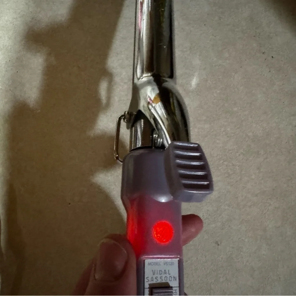 Vidal Sassoon VS122 1 Inch Barrel Pro Curling Iron Waves Y2K Purple Tested Works